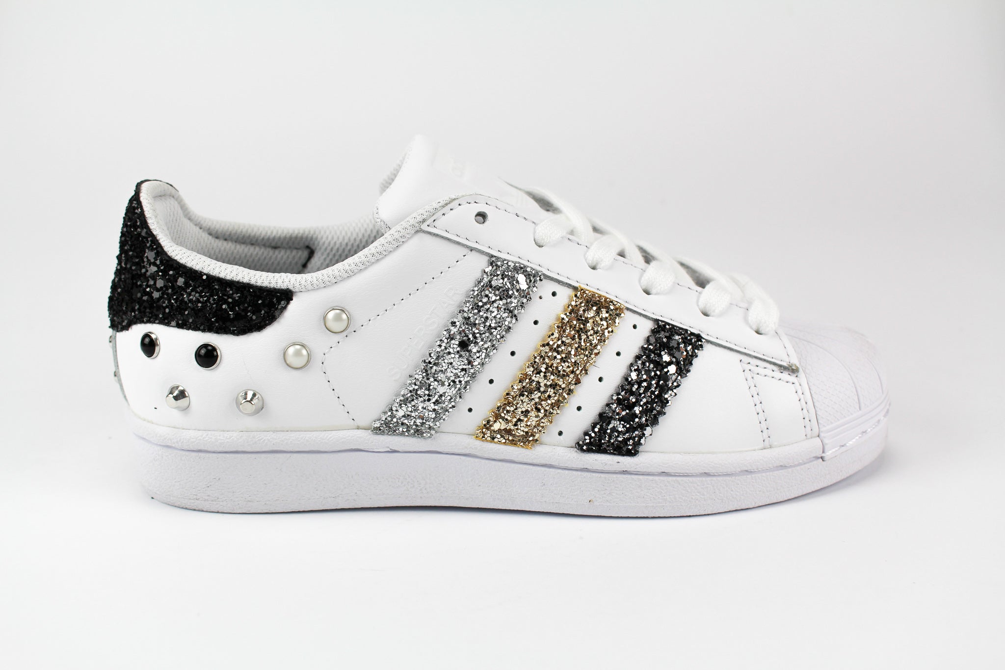 Difference between adidas superstar 1 2 best sale