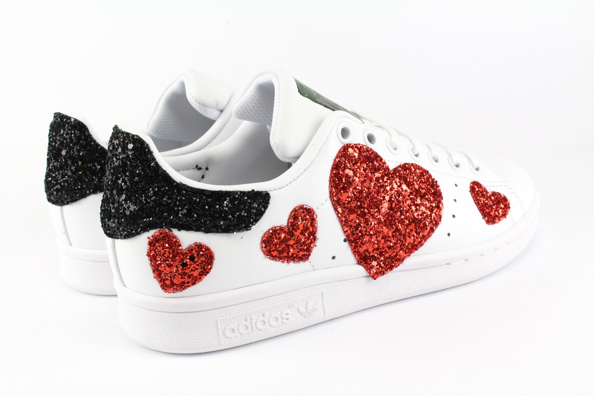 Stan smith shoes red heart deals